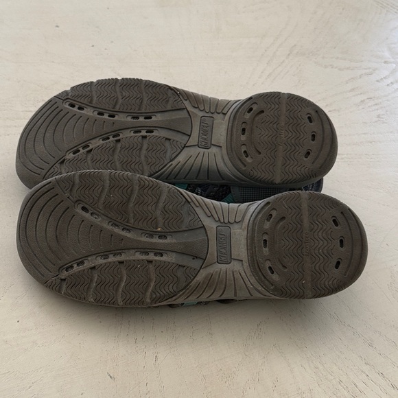 Women’s Khombu Cameron Slip-On Active Waterproof Sandals in Gray and Teal - Picture 7 of 7